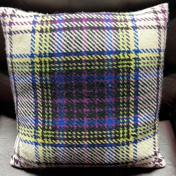 BURBERRY🇬🇧 || Plaid Decorative Pillow || Lambswool + Cashmere - Picture 2 of 7